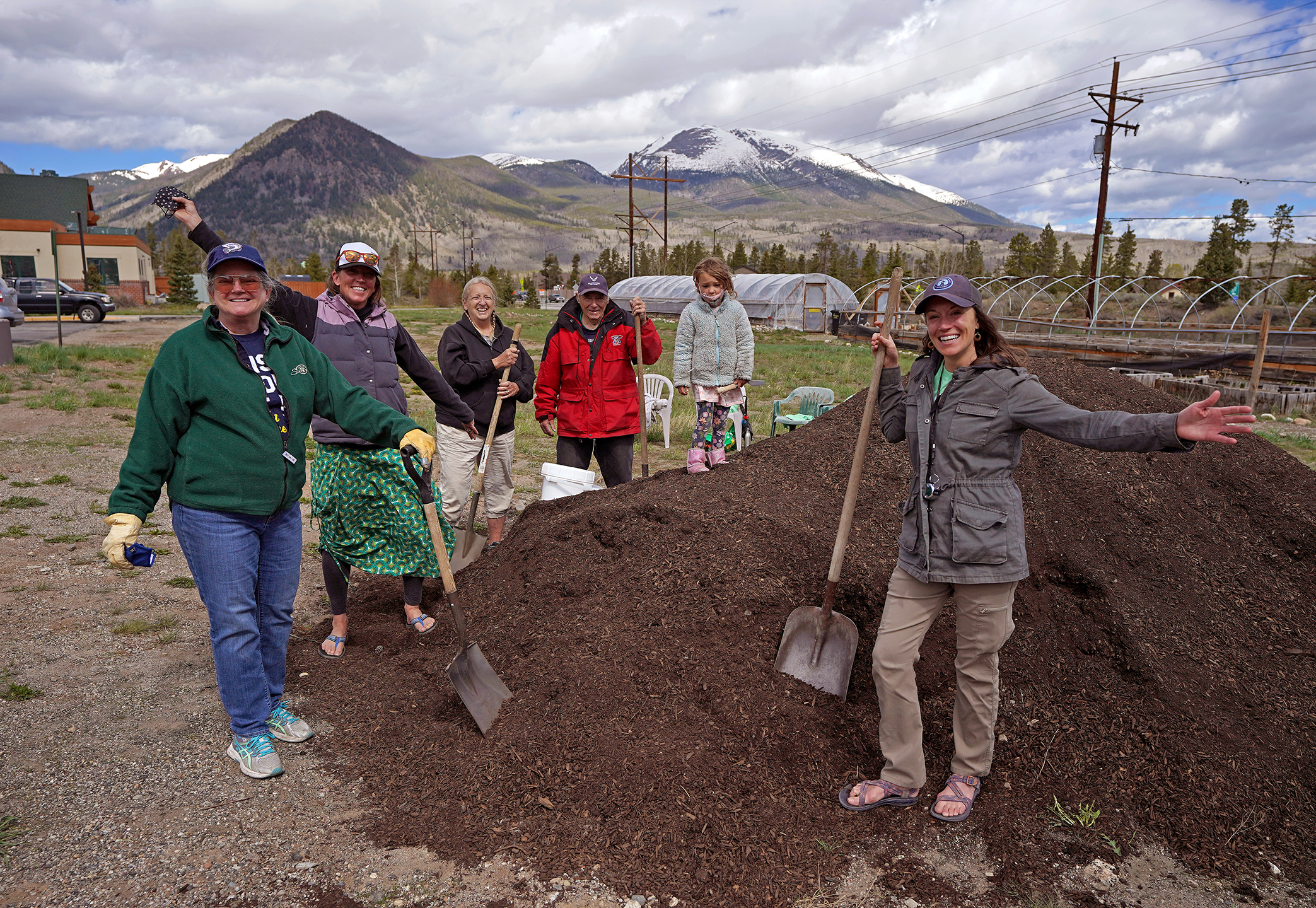 https://highcountryconservation.org/wp-content/uploads/2021/05/hc3_compost_011_web.jpg